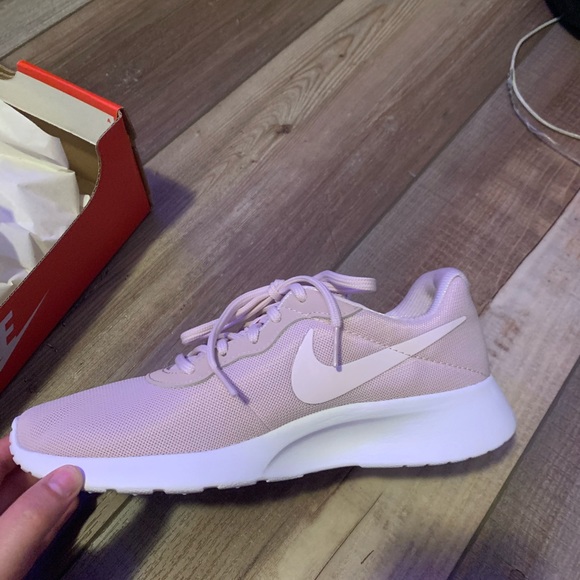 Nike Shoes - Nike tanjuns Nike Shoes - Nike tanjuns